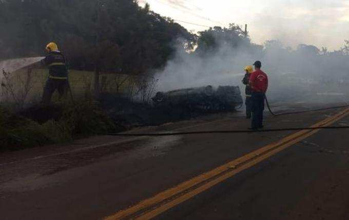 Veículo pega fogo e motorista sofre ferimentos graves em acidente na SC-163