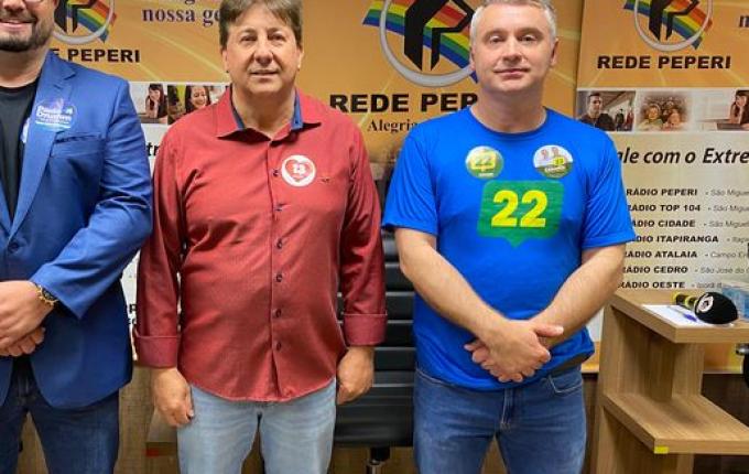 Candidatos a prefeito de São Miguel do Oeste chegam para o debate na Peperi