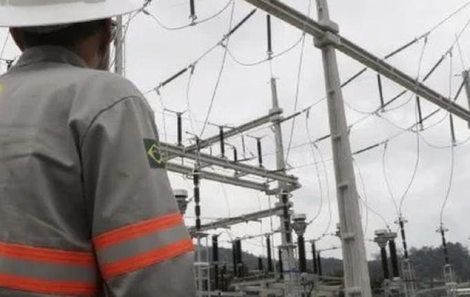 Falha em rede elétrica deixa moradores sem luz em SMOeste