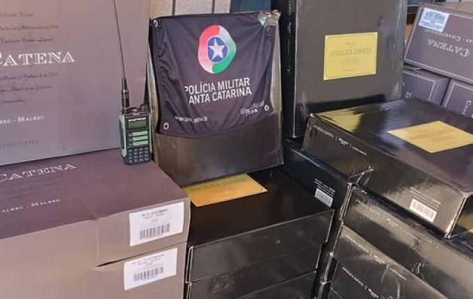 Polícia apreende carro com 300 garrafas de vinho argentino em São José do Cedro