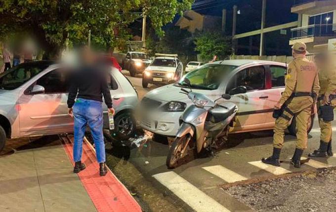 Mulher sofre fraturas ao ser atropelada por carro no Centro de SMOeste