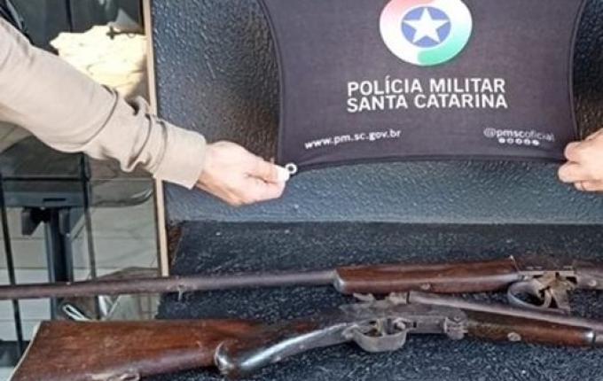 Homem acaba preso por ameaçar vizinhos com arma de fogo