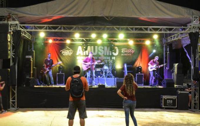 Feira do Músico movimenta final de semana em SMOeste