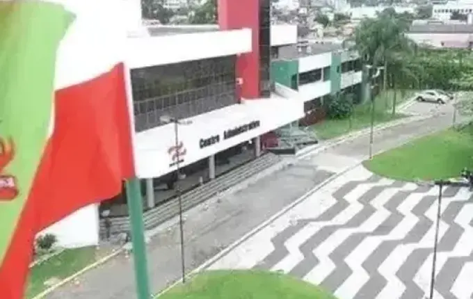 Governo de SC suspende nomeações de servidores e reajustes até maio de 2024