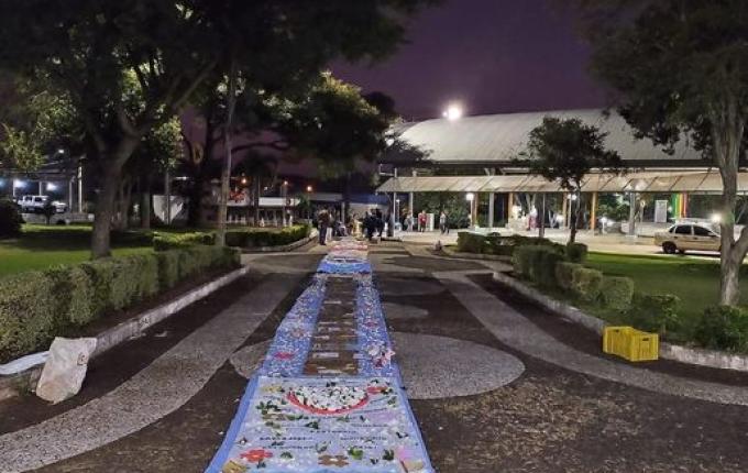 Fiéis católicos de Palma Sola celebram Corpus Christi