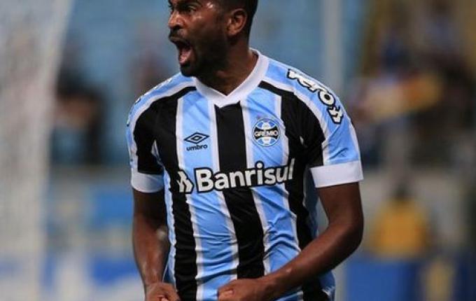 Com Facilidade Grêmio vence o São Paulo e ganha fôlego na luta contra o rebaixamento
