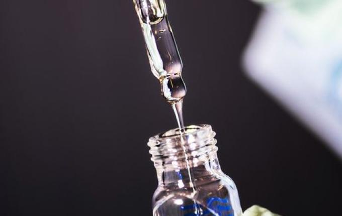 Teste em humanos de vacina contra COVID-19 tem resultados positivos