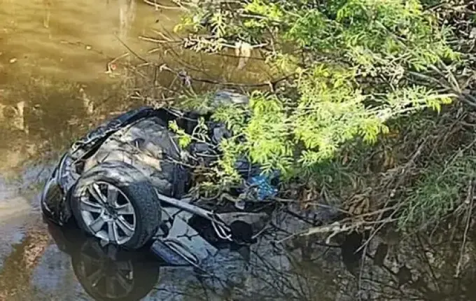Morre motorista que caiu com os quatro filhos em rio de SC