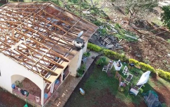 Tornado causou morte de uma pessoa e deixou 65 desalojadas no Oeste de SC