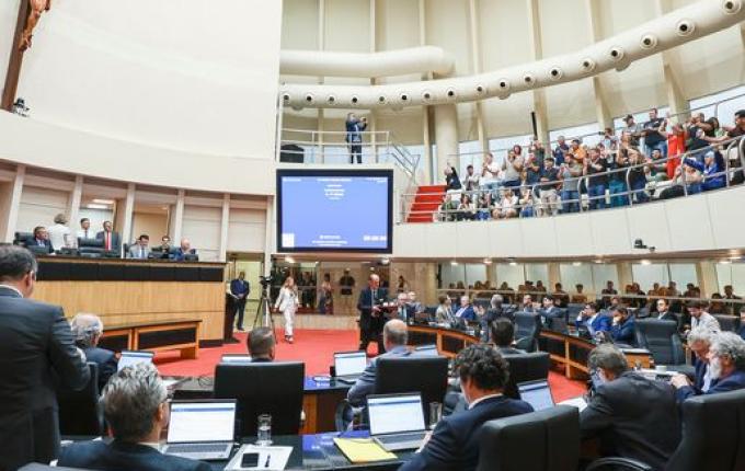 Aprovado projeto que proíbe reconstituição de leite em pó importado em SC