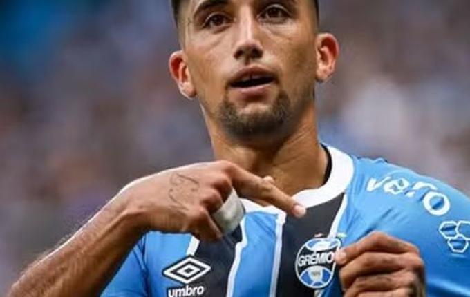 Grêmio faz gol na reta final e vence o Santos em duelo dos desesperados