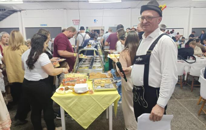 Jantar Alemão tem grande público na KerbFest de Iporã do Oeste