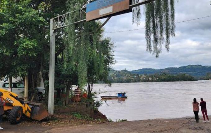 Rio Uruguai apresenta redução e balsa retoma atividades nesta terça-feira