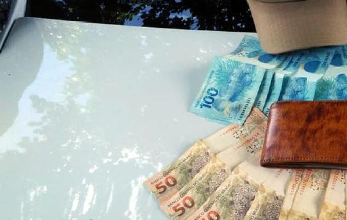 Jovem é presa em flagrante após furtar mais de R$ 1.600 em Guarujá do Sul