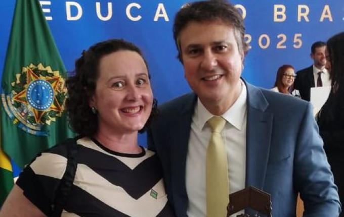 Iporã do Oeste recebe prêmio nacional por excelência na educação