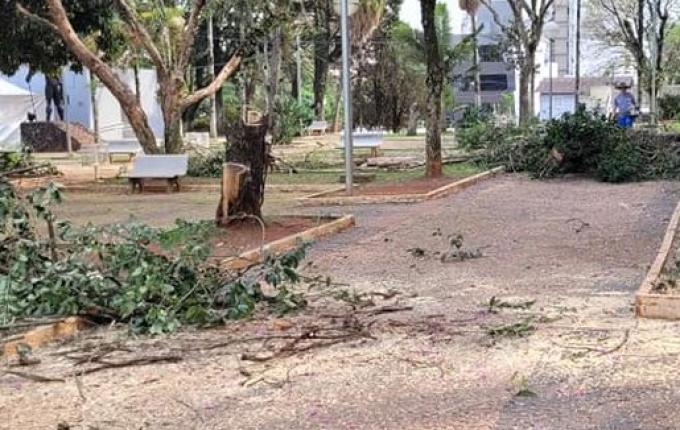 Urbanismo intensifica ações na praça Walnir Bottaro Daniel