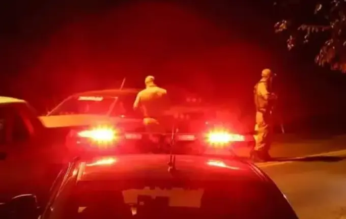 Vizinho se irrita com buzina de criança autista e mata pai a tiros