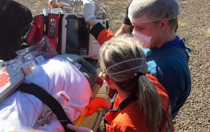 Ciclista sofre ferimentos graves após colisão contra carro em Caibi