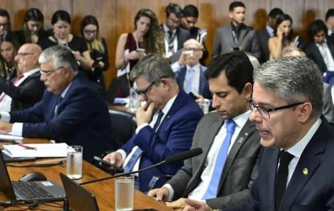Por unanimidade, CCJ do Senado rejeita PEC da Blindagem