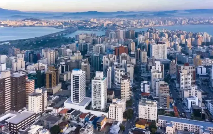 Justiça suspende decreto que ampliava limite de prédios em Florianópolis