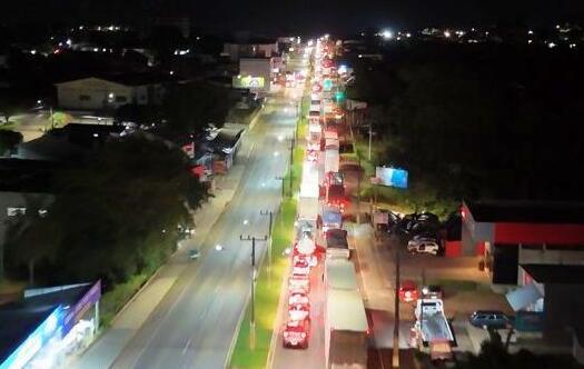 Trânsito intenso congestiona avenida Willy Barth em São Miguel do Oeste nesta terça-feira