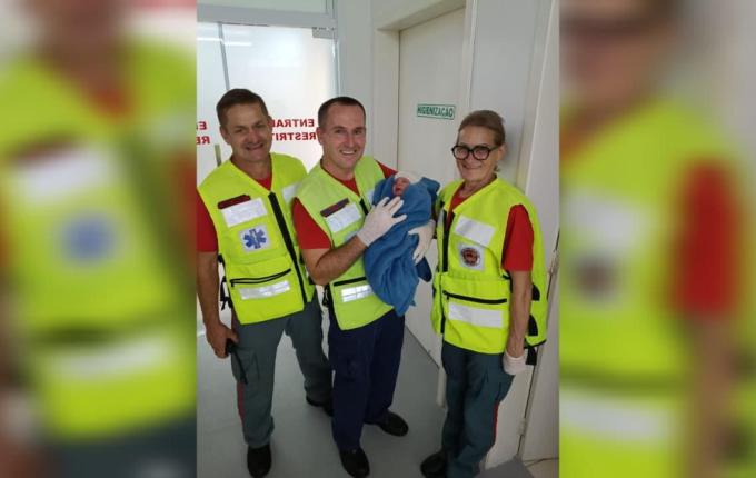 Bombeiros auxiliam em parto de bebê em residência de Itapiranga