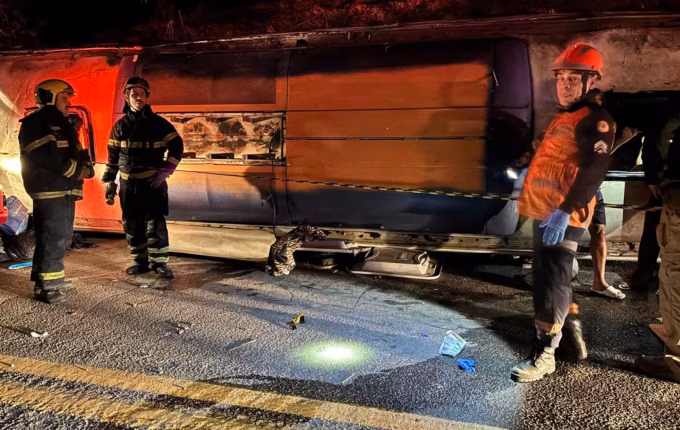 Ônibus que tombou e deixou três mortos no ES fazia viagem irregular, diz ANTT
