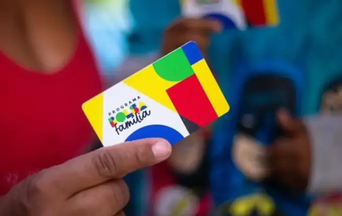 Bolsa Família pode pagar mais de R$ 900 para brasileiros em calendário de maio