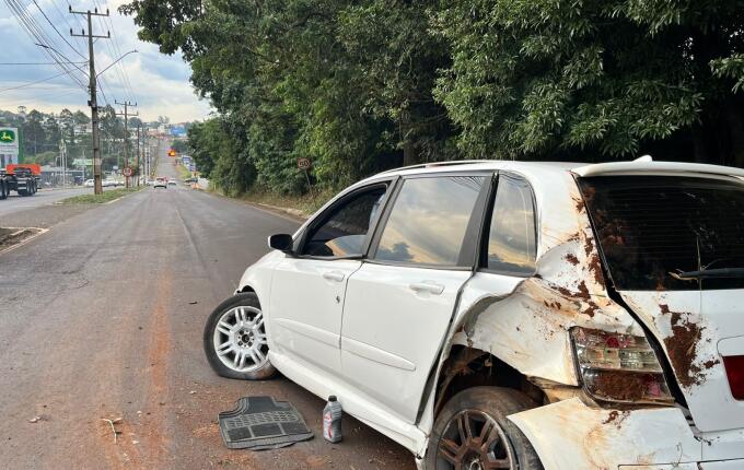 Homem foge de abordagem, sofre acidente e é preso com cocaína na Willy Barth