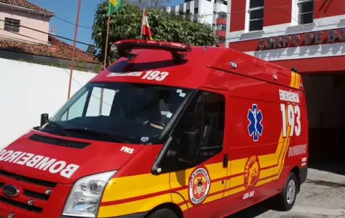 Adolescente sofre queimaduras de 2° e 3° graus ao levar choque elétrico
