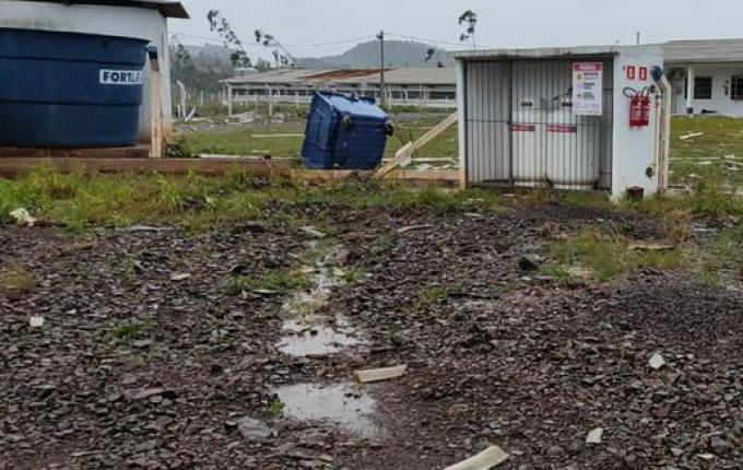FOTOS: Temporal causa estragos em Palmitos e Caibi