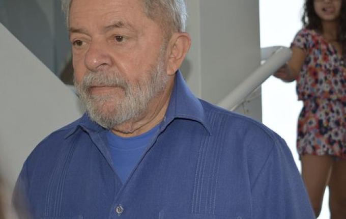 Lula faz primeira viagem para entrega de obras