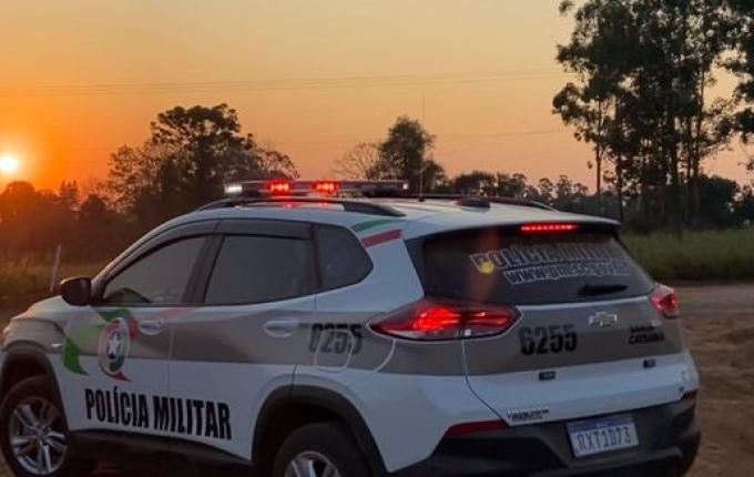 Homem é preso dormindo embriagado em carro no interior de Tunápolis