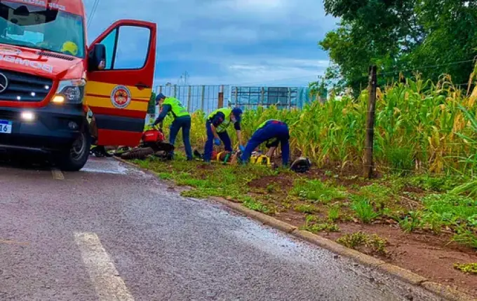 VÍDEO: Motociclista de trilha sofre cortes no pescoço e braços em arame farpado