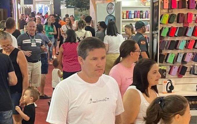 Domingo de sol tem parque cheio e negócios na Faismo 2024