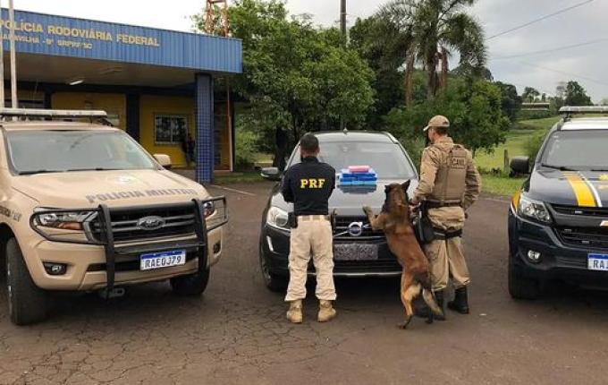 PRF e PM apreendem camioneta de luxo com 17kg de cloridrato de cocaína