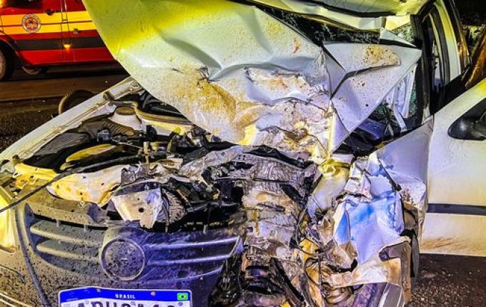 Colisão frontal deixa dois mortos e um ferido na BR-282; vídeo