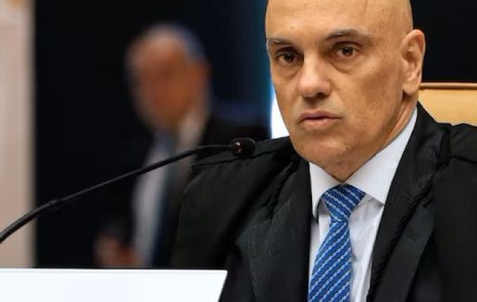 Moraes determina que X pague multa de R$ 10 milhões para voltar a funcionar no Brasil