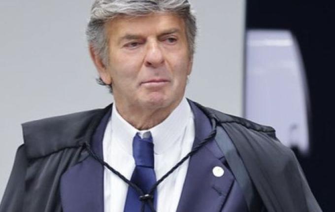 Luiz Fux pede anulação do processo ao alegar incompetência do STF para julgar Bolsonaro