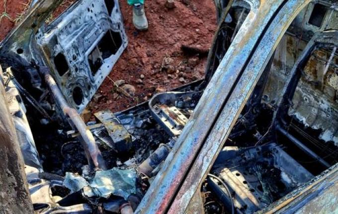 Incêndio destrói veículo no interior de Itapiranga
