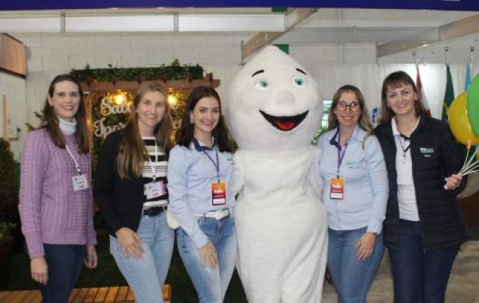 Personagem "Zé Gotinha" participa da 10ª FAIC, em Iporã do Oeste