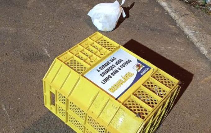 Dupla quebra lixeiras, foge da polícia e acaba presa em Maravilha