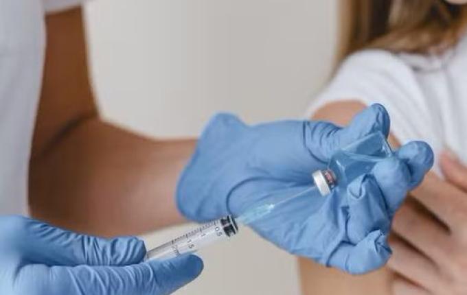 Governo dos EUA reduz vacinas infantis recomendadas e gera reação de especialistas