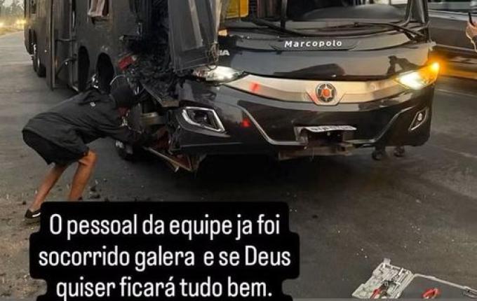 Ônibus da dupla sertaneja João Neto & Frederico se envolve em acidente na BR-040