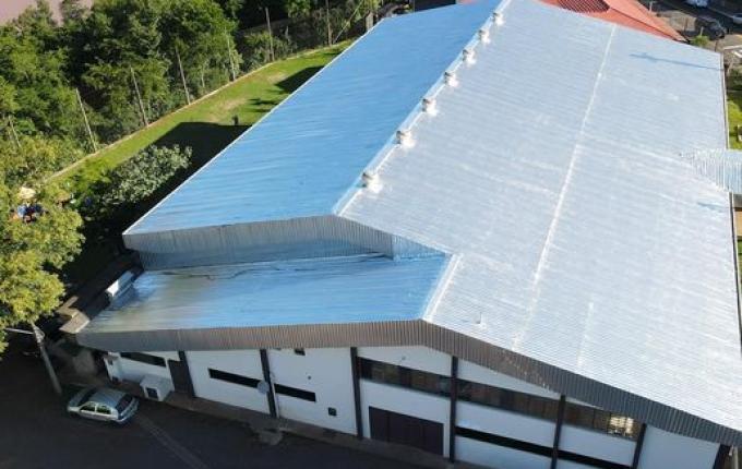 Prefeitura de Itapiranga finaliza colocação de manta asfáltica em espaços esportivos