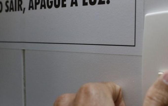 Senado aprova projeto que devolve valores pagos a mais na conta de luz