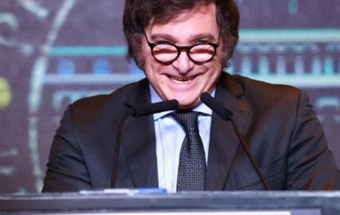 'Hoje começa o fim da decadência argentina', diz Javier Milei em seu 1º discurso como presidente