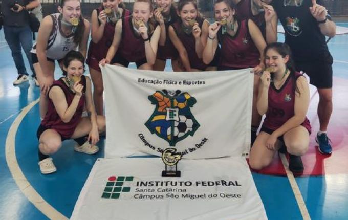Ouça: Equipe de Basquete do IFSC conquista medalha de ouro