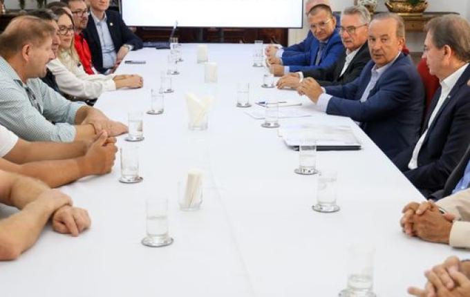 Jorginho Mello recebe acordo para reajuste de 7,2% no piso regional de 2025