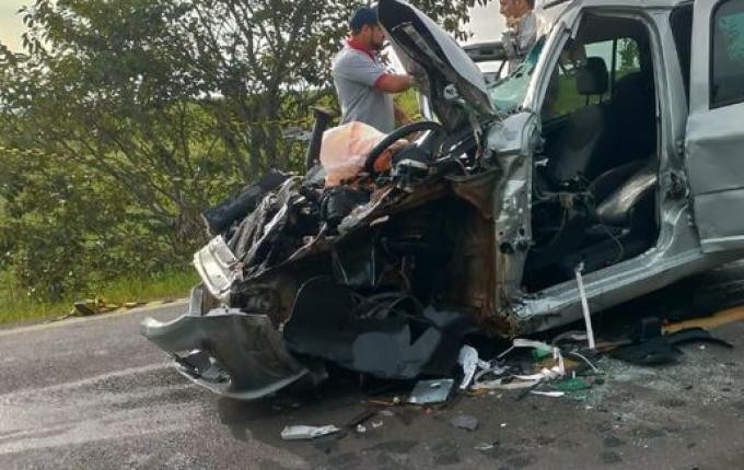 Colisão entre caminhão e carro faz vítima fatal na PR-158